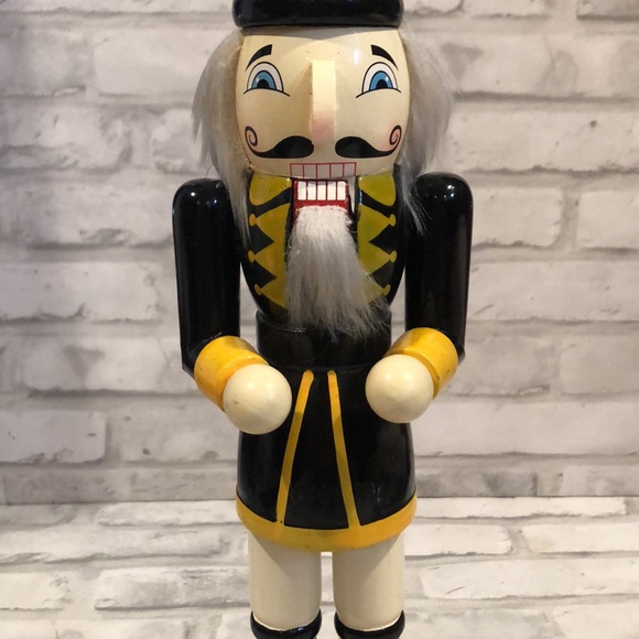 Forever Collectibles Holiday Boston Bruins Nhl Nutcrackers Yellow Black Holiday Gift Hockey